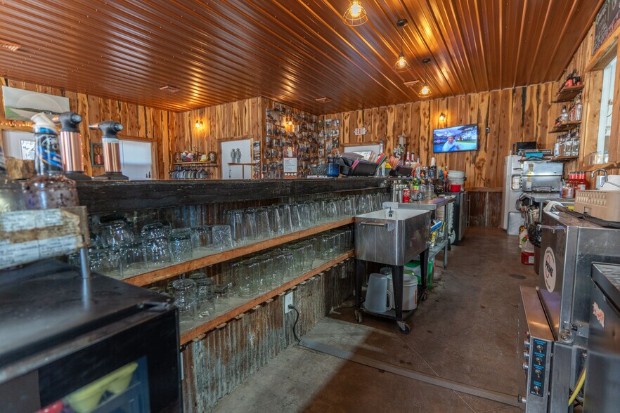 More Photos Of 43937 Highway 36, Monroe City General Retail For Sale