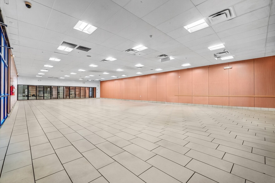 More Photos Of 6012 Edinger Ave, Huntington Beach Freestanding For Sale