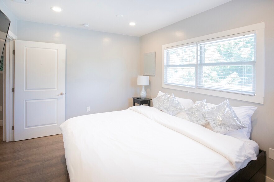 More Photos Of 4322 4th Ave, Sacramento Office Residential For Sale