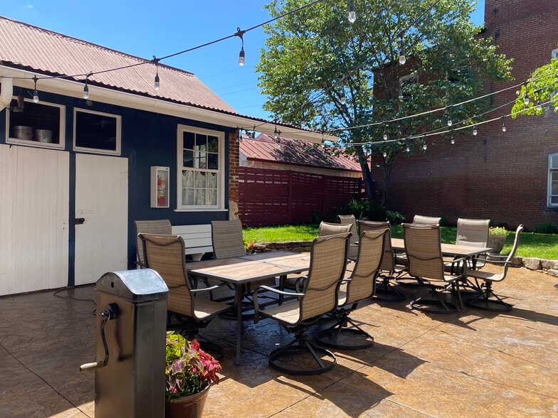 More Photos Of 208-210 Wharf St, Hermann Hospitality For Sale