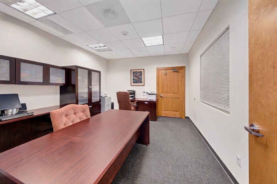 More Photos Of 2001 Central Park Ave, Yonkers Office For Sale