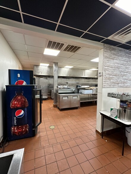 More Photos Of 102 E Park St, Taylorville Freestanding For Sale