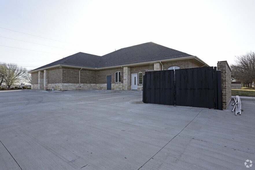 More Photos Of 3313 Naaman School Rd, Garland Office For Sale