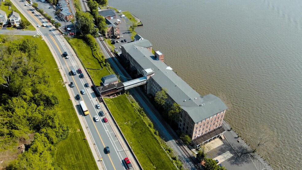 More Photos Of 302 N Water St, Newburgh Specialty For Lease