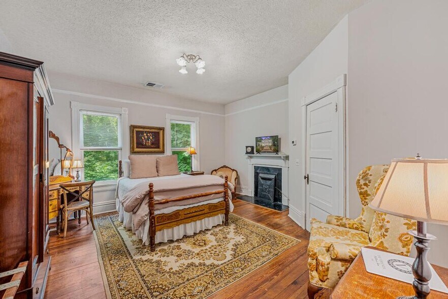 More Photos Of 252 Seavy St, Senoia Hospitality For Sale