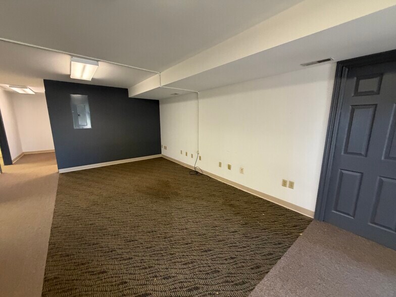 More Photos Of 102 Manor Ave, Bardstown Office For Sale