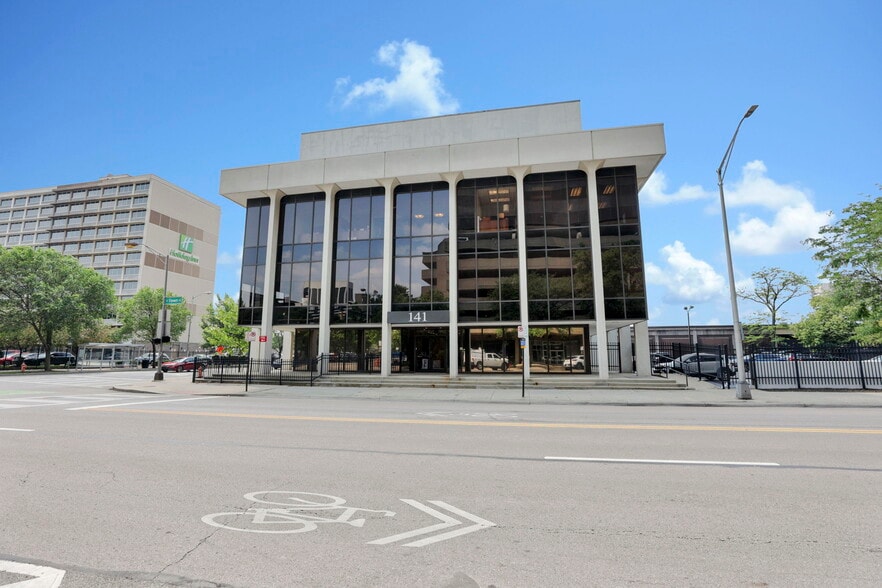Primary Photo Of 141 E Town St, Columbus Office Residential For Lease