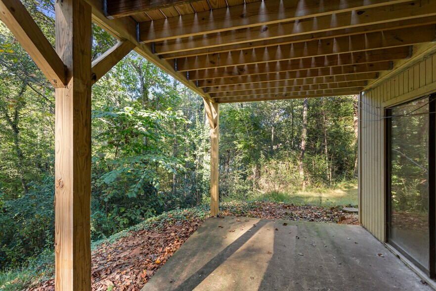 More Photos Of 400 Foxfire Ct, Seneca Apartments For Sale