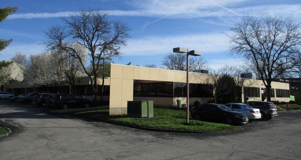 Primary Photo Of 410 Sovereign Ct, Ballwin Office For Sale