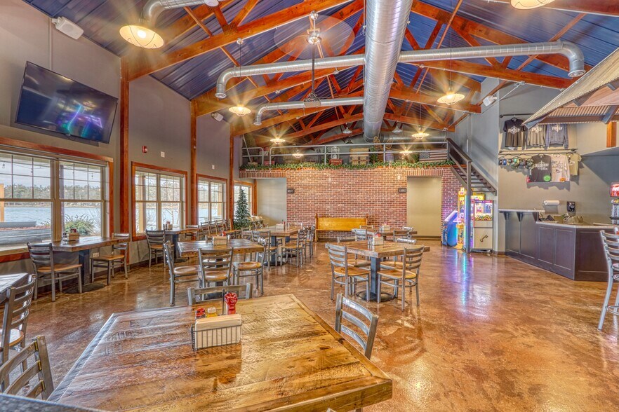 More Photos Of 9971 N Grand Pines Ln, Hayward Restaurant For Sale