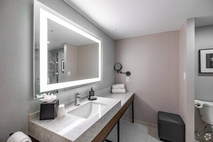 More Photos Of 75 E State St, Columbus Hotel For Sale