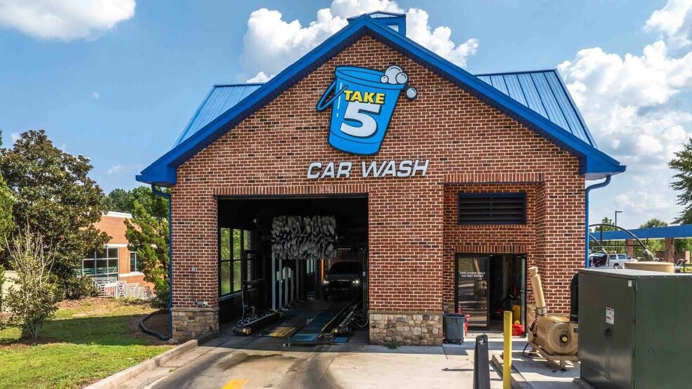 Primary Photo Of 935 Eagles Landing Pky, Stockbridge Carwash For Sale