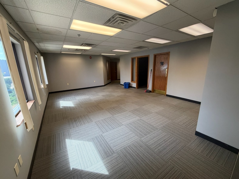 More Photos Of 3413 Eastern Ave SE, Grand Rapids Warehouse For Lease