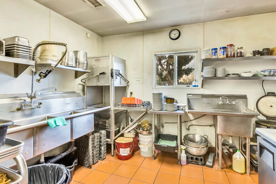 More Photos Of 9010 Grant Line Rd, Elk Grove Bar For Sale