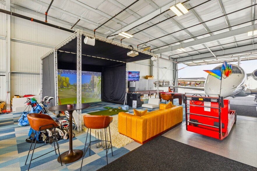 More Photos Of 15809 Addison Rd, Addison Airplane Hangar For Sale