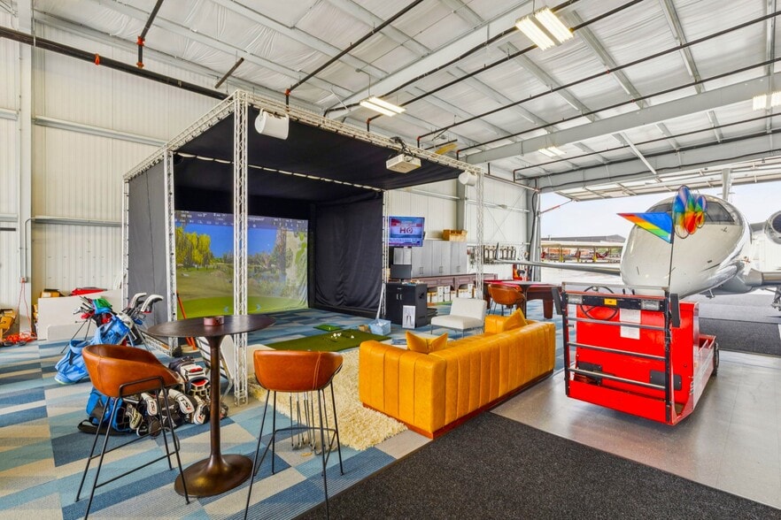 More Photos Of 15809 Addison Rd, Addison Airplane Hangar For Sale