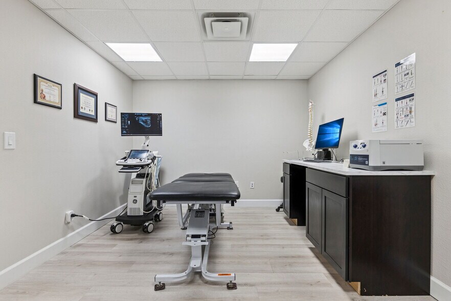 More Photos Of 17425 7th St, Montverde Office For Sale