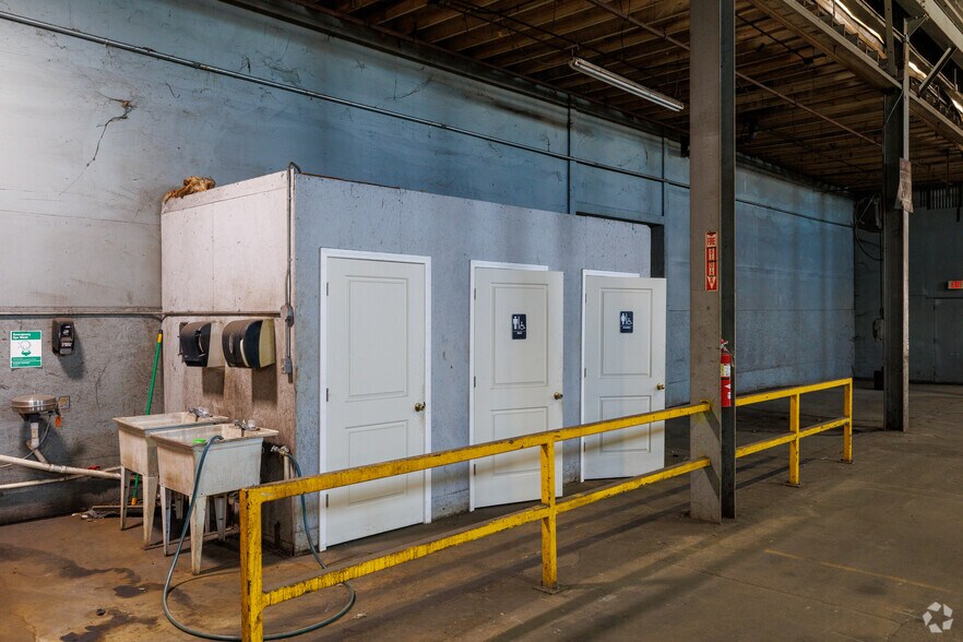 More Photos Of 119 Anderson Ct, Dothan Warehouse For Lease