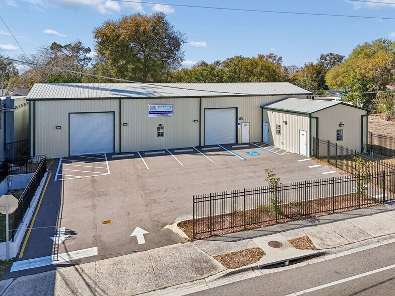 More Photos Of 2820 N 34th St, Tampa Warehouse For Lease