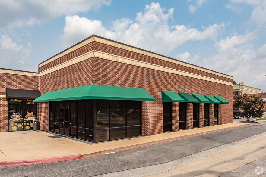 More Photos Of 201 SW 14th St, Bentonville Unknown For Lease