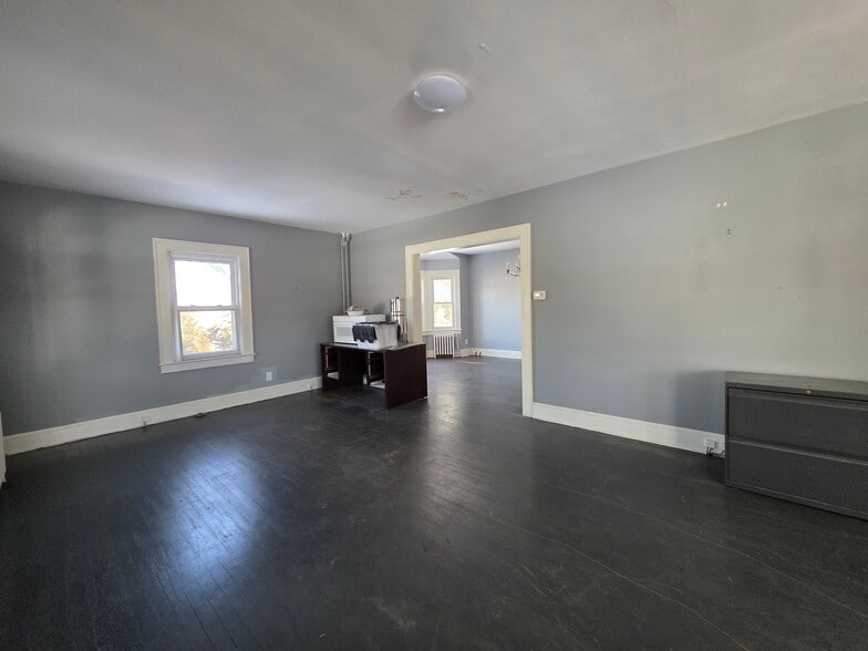 More Photos Of 420 Townline Rd, Hauppauge Office For Sale