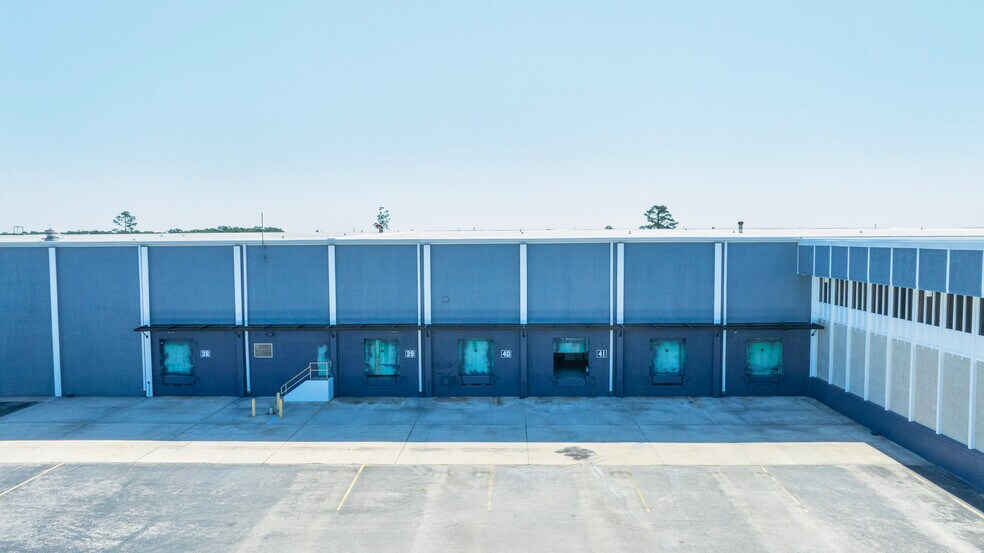 More Photos Of 6045 SE 83rd St, Ocala Distribution For Lease