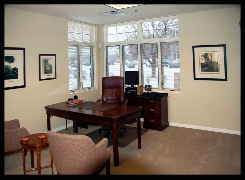More Photos Of 7025-7035 Veterans Blvd, Burr Ridge Office For Sale