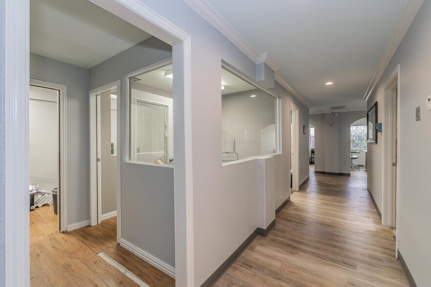More Photos Of 2823 Kendale Dr, Dallas Medical For Sale