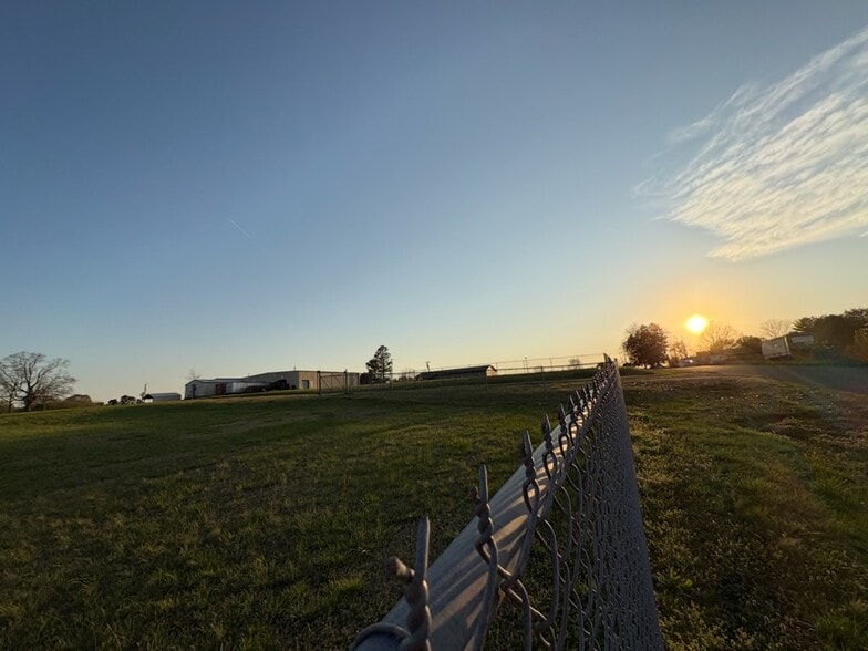 More Photos Of 342 Wilson Dr, Fallston Distribution For Sale