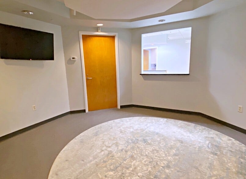 More Photos Of 3 Woodland Rd, Stoneham Medical For Sale