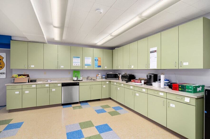 More Photos Of 2300 W Commodore Way, Seattle Office Residential For Sale