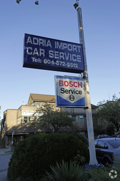 More Photos Of 794 E Broadway, Vancouver Auto Repair For Sale