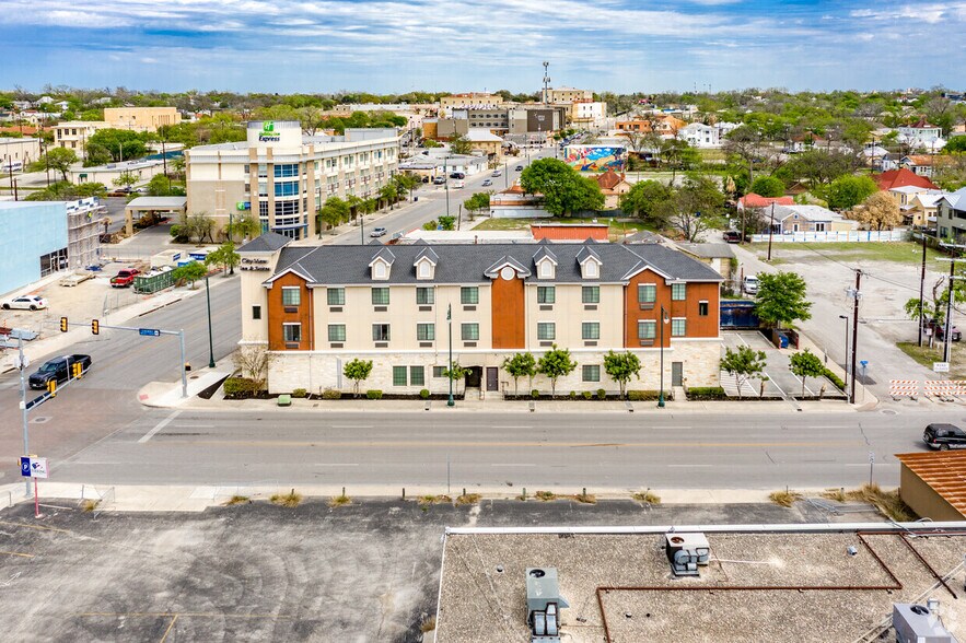 More Photos Of 1306 E Commerce St, San Antonio Hotel For Sale