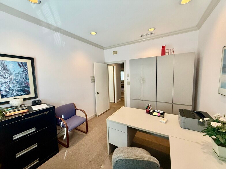 More Photos Of 25 Lenox Pt NE, Atlanta Office For Sale