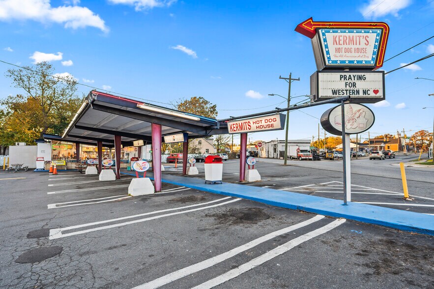 Primary Photo Of 2220 Thomasville Rd, Winston-Salem Restaurant For Sale
