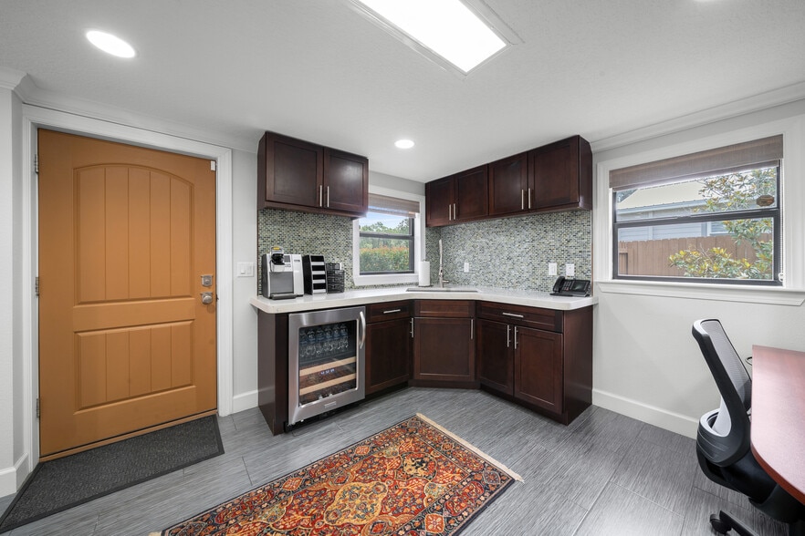 More Photos Of 5830 W Gulf To Lake Hwy, Crystal River Office For Sale