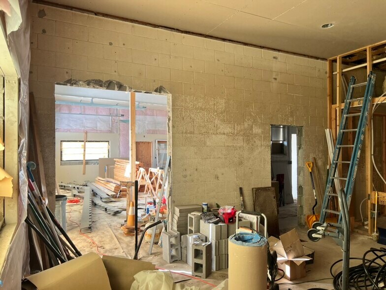 More Photos Of 33 E Main St, Belgrade Flex For Lease