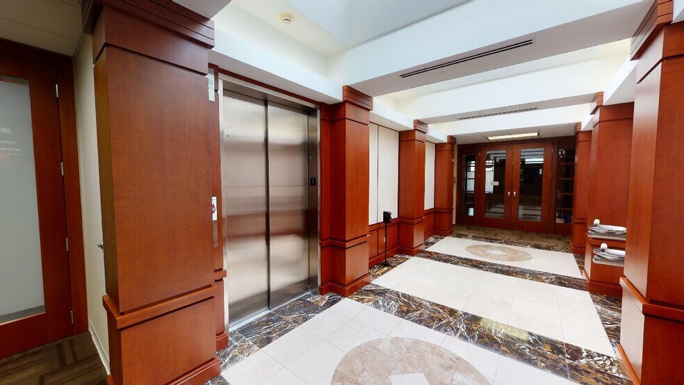 More Photos Of 3610 River Crossing Pky, Indianapolis Office For Lease