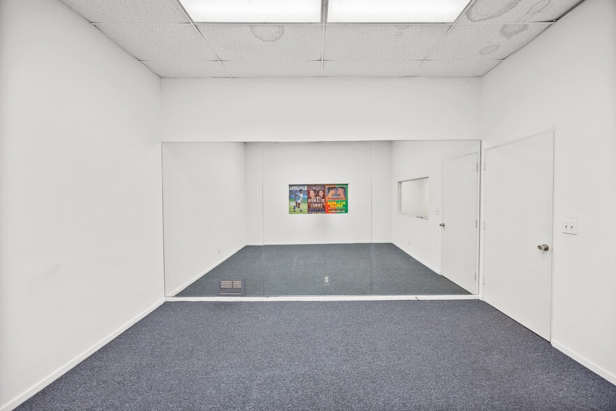 More Photos Of 15201 Prairie Ave, Lawndale Flex For Sale