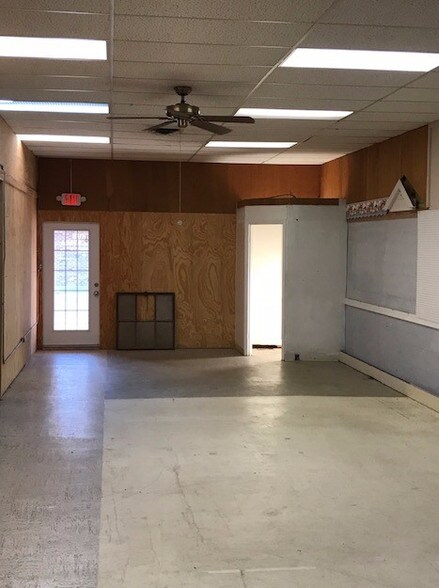 More Photos Of 1215 Sam Houston Ave, Huntsville Storefront Retail Office For Lease