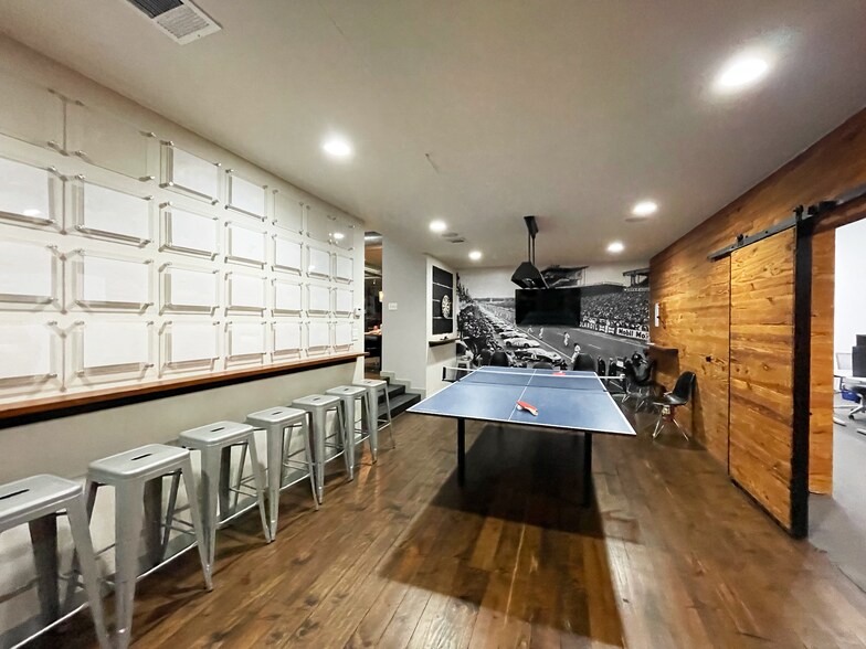 More Photos Of 3700 Thompson St, Austin Loft Creative Space For Lease
