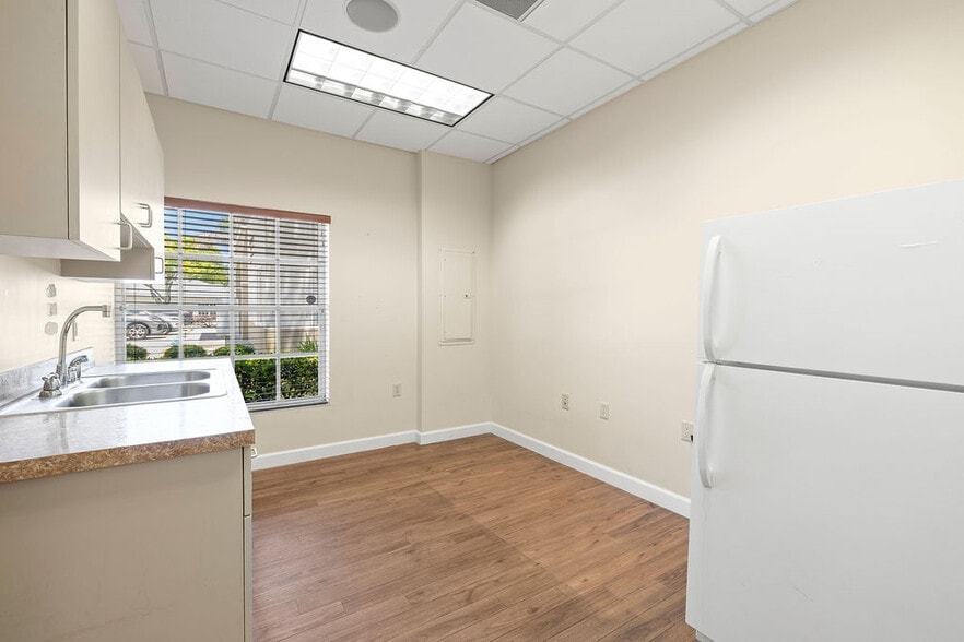 More Photos Of 923-931 37th Pl, Vero Beach Medical For Lease