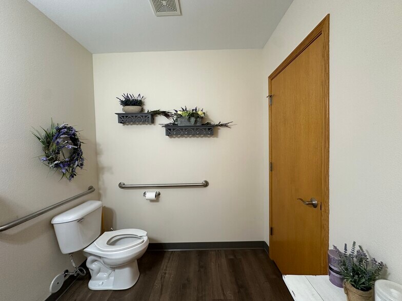 More Photos Of 580 Madison Ave, North Liberty Office For Sale