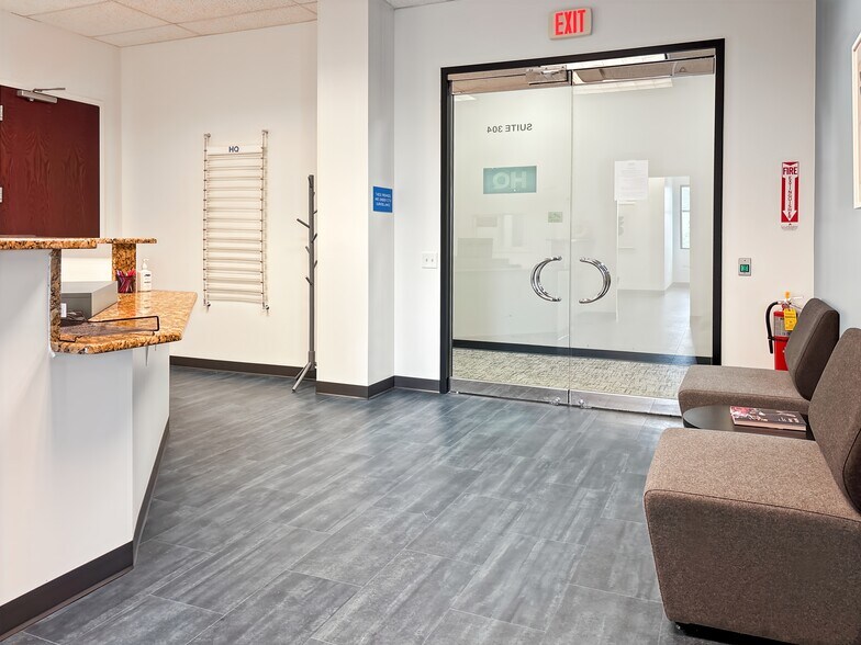 More Photos Of 1560 Wall St, Naperville Coworking Space