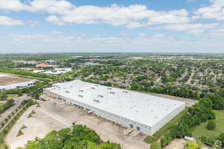 More Photos Of 12900 W Airport Blvd, Sugar Land Distribution For Lease