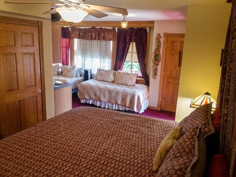 More Photos Of 160 Spring St, Eureka Springs Hospitality For Sale