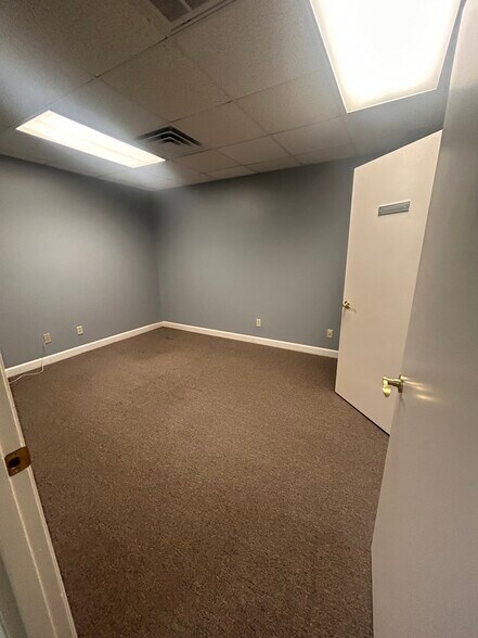 More Photos Of 210 Exchange Pl NW, Huntsville Office For Lease