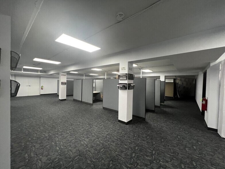 More Photos Of 1000 W Saint Joseph St, Lansing Medical For Lease