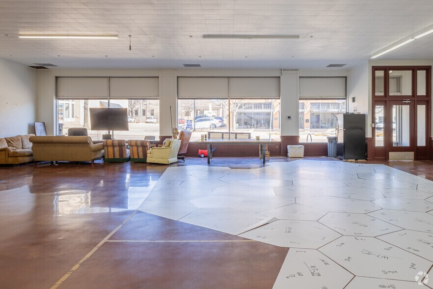 More Photos Of 124 NW 8th St, Oklahoma City Showroom For Sale