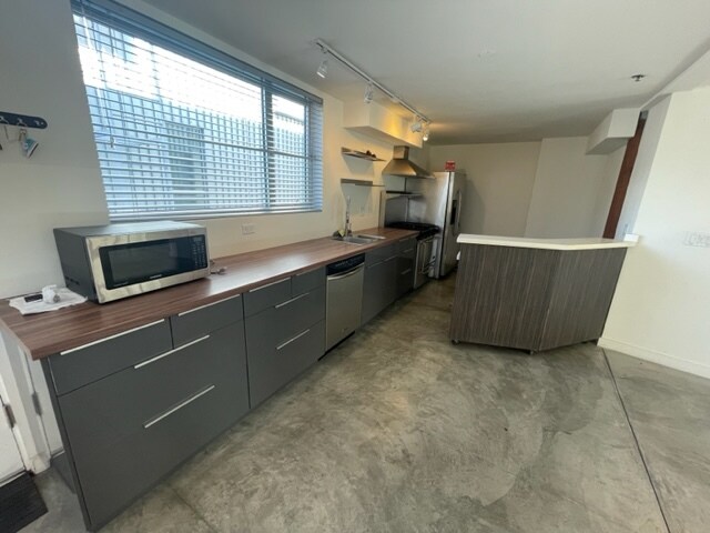 More Photos Of 615 Hampton Dr, Venice Apartments For Sale